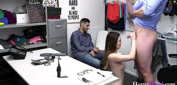 trendsStealing Teen GF Fucks Security While BF Watches- Kinsley Kane